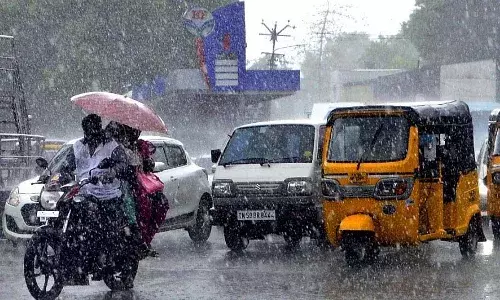 హైదరాబాద్లో భారీ వర్షం.. స్తంభించిన ట్రాఫిక్