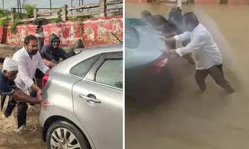 వరదలో చిక్కుకున్న కారు.. మానవత్వం చాటుకున్న ఎమ్మెల్యే కోటంరెడ్డి