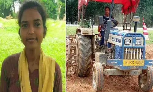ట్రాక్టర్ నడపడమే ఆ యువతి చేసిన తప్పా..?  ఊరి నుంచి బహిష్కరణ