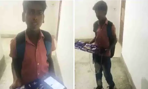 జొమాటో డెలివరీ బాయ్గా ఏడేళ్ల బాలుడు.. స్కూలుకు వెళ్లొచ్చాక..