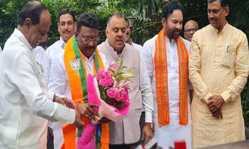 బీజేపీలో చేరిన దాసోజు శ్రవణ్