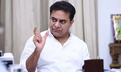 చేనేత పరిశ్రమకు జీఎస్టీ మరణ శాసనం: కేటీఆర్