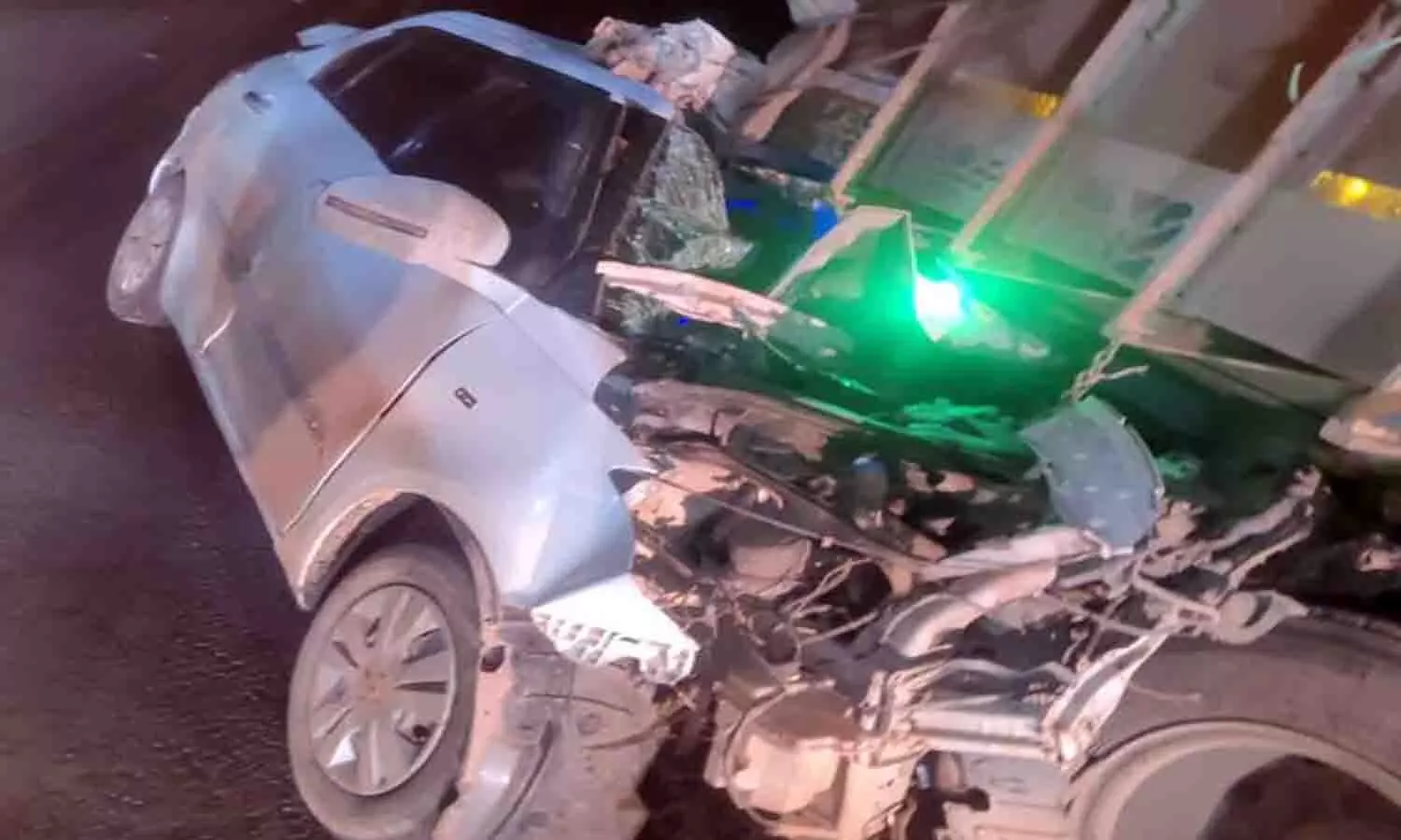 ఘోర రోడ్డు ప్ర‌మాదం.. ఒకే కుటుంబానికి చెందిన ఐదుగురు దుర్మ‌ర‌ణం