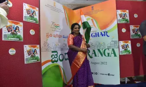 తెలుగు స్వాతంత్య్ర సమరయోధుల ఫొటో ఎగ్జిబిషన్‌ను ప్రారంభించిన గవర్నర్‌