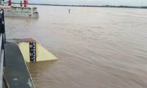 ఉధృతంగా ప్రవహిస్తోన్న గోదావరి.. రెండో ప్రమాద హెచ్చరిక జారీ