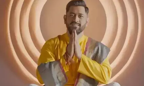 సోష‌ల్ మీడియాను షేక్ చేస్తున్న ధోని స‌రికొత్త అవ‌తారం