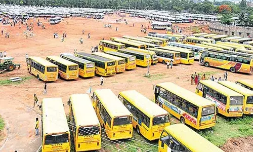 సీఎం సభకు పాఠశాల బస్సులు.. విద్యాసంస్థలకు సెలవు..!