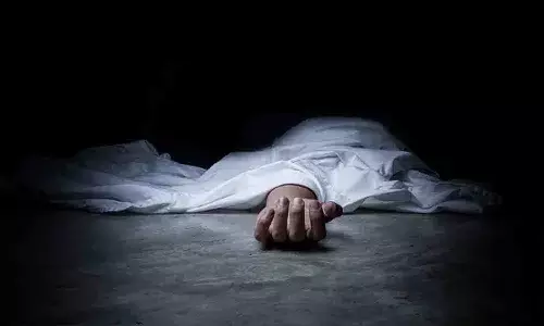కాలువలో తల లేని యువతి మృతదేహం.. స్థానికుల్లో భయాందోళనలు