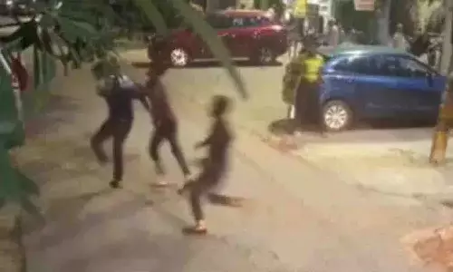 దేశ రాజధానిలో బహిరంగంగా మర్డర్లు.. కామన్ అయిపోయాయా..?