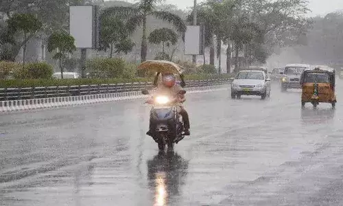 బంగాళాఖాతంలో వాయుగుండం.. తెలుగు రాష్ట్రాల్లో వర్షాలు