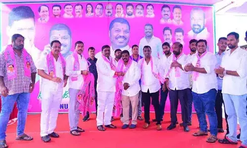 బీజేపీకి షాక్.. టీఆర్ఎస్లో భారీగా చేరికలు