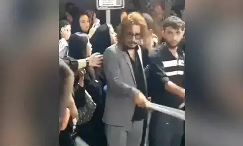 అచ్చం ఆ హాలీవుడ్ హీరో లాగే ఉన్నాడే..?