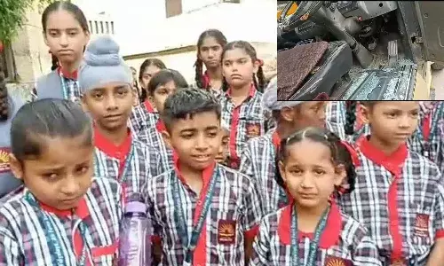 విద్యార్థులు ప్రయాణిస్తున్న స్కూల్​ బస్సుపై దుండగుల దాడి
