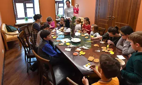 ఆ దేశంలో 10 మంది పిల్లలను కని పెంచితే.. రూ.13 లక్షల రివార్డ్