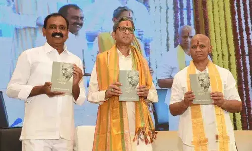 ప్రస్తుత రాజకీయ పరిస్థితుల్లో ఈ ఆత్మకథ చదవాల్సిన అవసరం ఉంది