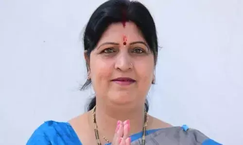 బీజేపీ ఎమ్మెల్యే నీరా యాదవ్ నివాసం వద్ద బాంబు పేలుడు