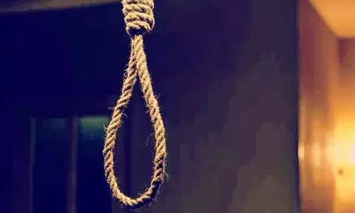 విషాదం.. నిజామాబాద్లో కుటుంబం ఆత్మహత్య
