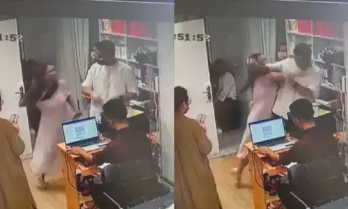 డాక్టర్‌ను కొట్టిన కూతురు.. బహిరంగ క్షమాపణలు చెప్పిన సీఎం