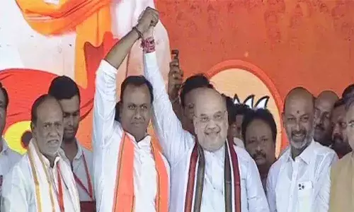 బీజేపీలో చేరిన కోమటిరెడ్డి రాజగోపాల్రెడ్డి