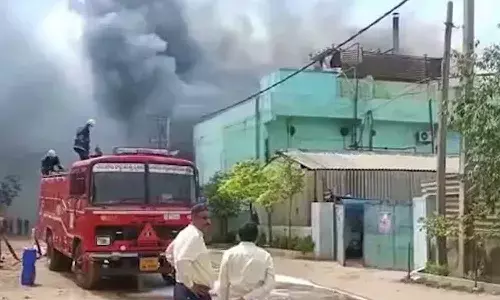 జీడిమెట్లలో భారీ అగ్నిప్రమాదం.. ముగ్గురికి గాయాలు