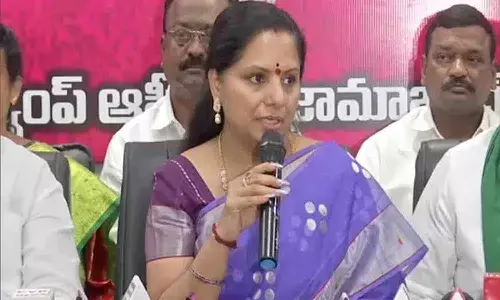 లిక్కర్ స్కాంలో తన పేరు రావడంపై తీవ్ర ఆగ్రహం వ్యక్తం చేసిన కల్వకుంట్ల కవిత