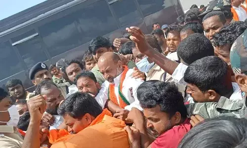 దీక్ష భ‌గ్నం.. బండి సంజ‌య్ అరెస్ట్‌