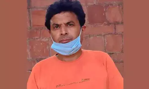 కూలీలను విమానంలో పంపిన ఆ రైతు ఆత్మహత్య