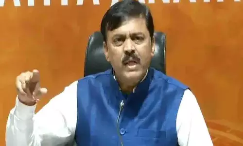 లిక్కర్ స్కామ్పై రెండు ప్రభుత్వాలు ఎందుకు స్పందించడం లేదు.?