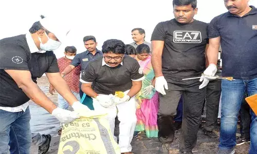 విశాఖలో మెగా బీచ్ క్లీనింగ్.. పరిసరాలను శుభ్రం చేసిన మంత్రులు