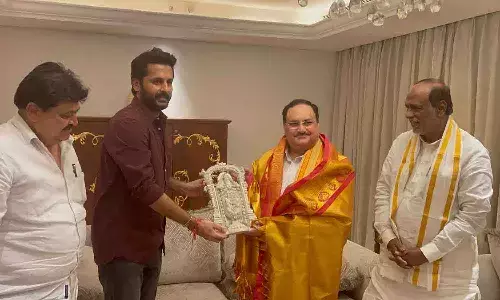 హీరో నితిన్ను కలిసిన నడ్డా