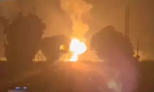 ప్రకాశం జిల్లాలో భారీ అగ్నిప్రమాదం.. 300కుపైగా గ్యాస్ సిలిండర్లతో వెళ్తున్న లారీలో పేలుడు