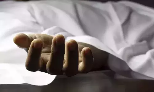 అమ్మాయిల వీడియోలు తీయబోయి.. బిల్డింగ్‌పై నుంచి కింద పడి యువకుడి మృతి