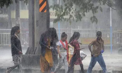 తెలంగాణలో 4 రోజులు భారీ వర్షాలు.. ఏపీలో కూడా..