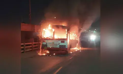 విశాఖ : ఆర్టీసీ బస్సులో మంటలు.. 50 మంది ప్రయాణీకులు