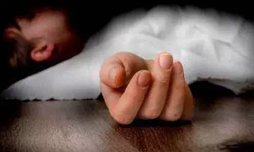 హోంవర్క్ చేయలేదని టీచర్ కర్కశత్వం.. తలలో రక్తం గడ్డలు కట్టి చిన్నారి మృతి