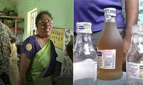 మద్యం తాగి పాఠాలను చెబుతోంది.. ఈ టీచరమ్మ రూటే వేరు