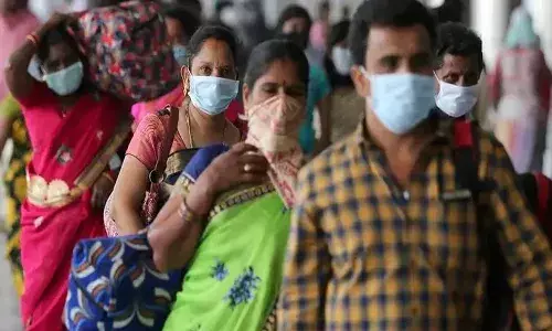 స్వ‌ల్పంగా త‌గ్గిన క‌రోనా కేసులు