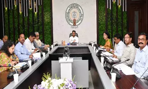 నిర్దేశిత సమయంలోగా ప్రాజెక్టులు పూర్తయ్యేలా చూడాలి