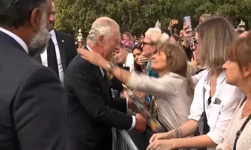 ఆ టైమ్ లో కింగ్ ఛార్లెస్ కు ముద్దు పెట్టింది