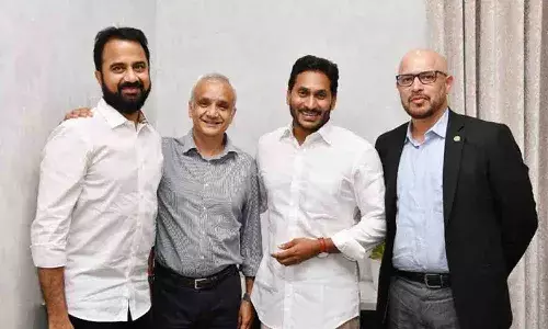 సీఎం జగన్తో వాట్సాప్ డైరెక్టర్ భేటీ