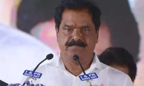 వాళ్ల కాళ్లకు దండం పెడతా.. ఏపీ డిప్యూటీ సీఎం సంచలన వ్యాఖ్యలు