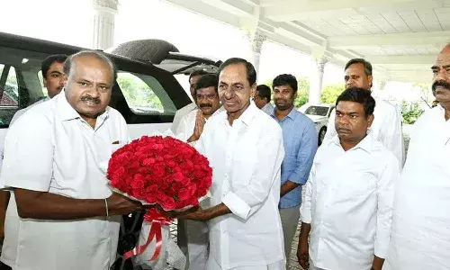 సీఎం కేసీఆర్తో హెచ్డీ కుమారస్వామి భేటీ.. ప్రధాన చర్చ దానిపైనే.!