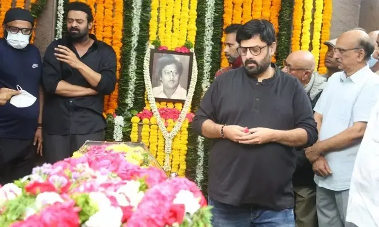 కృష్ణంరాజుకు కన్నీటి వీడ్కోలు.. ఫామ్‌హౌస్‌లో అంత్యక్రియలు