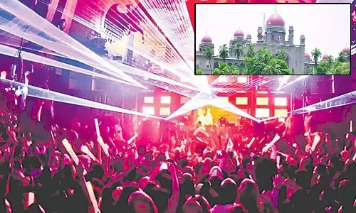 పబ్బులకు హైకోర్టు షాక్.. రాత్రి 10 దాటితే సౌండ్ పెట్టొద్దని ఆర్డర్