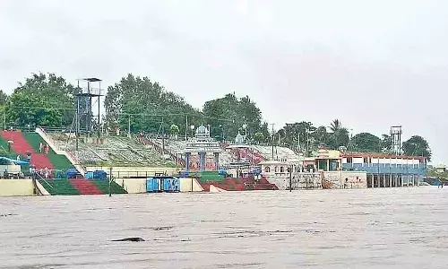 భద్రాచలం వద్ద గోదారమ్మ ఉగ్రరూపం