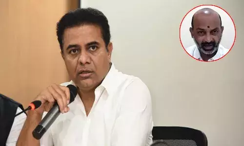 బండి సంజ‌య్ వ్యాఖ్య‌ల‌పై ఘాటుగా స్పందించిన కేటీఆర్.. ఓ వైపు విశ్వ గురు అలా చెబుతుంటే..