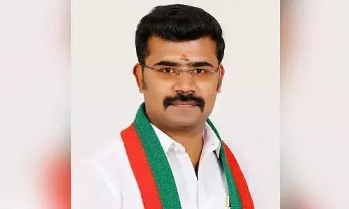 సినిమాలో లీడ్ రోల్ ఇప్పిస్తానని.. మైనర్పై సినీ నిర్మాత అత్యాచారం