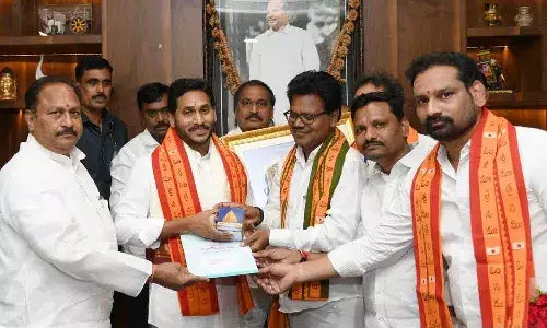 దసరా ఉత్సవాలకు రండి.. సీఎంకు ఆహ్వానం