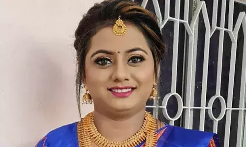 స్కూల్ లిఫ్ట్లో ఇరుక్కుని ఉపాధ్యాయురాలు మృతి