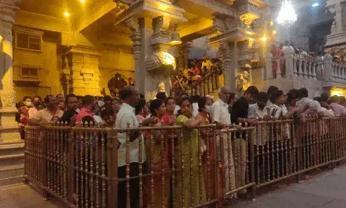 యాద్రాద్రికి పోటెత్తిన భక్తులు